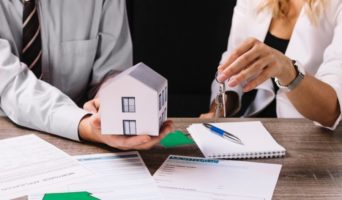 Зачем нужен поручитель по ипотеке и какие обязанности он получает?