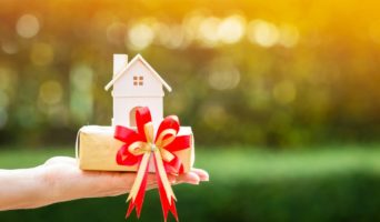 Можно ли подарить квартиру в ипотеке?