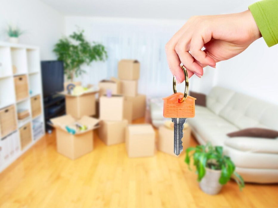 покупать жилье